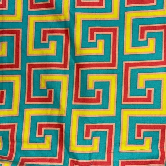 Crown & Ivy || women’s size 16 shorts with Scolloped edges - Picture 5 of 5